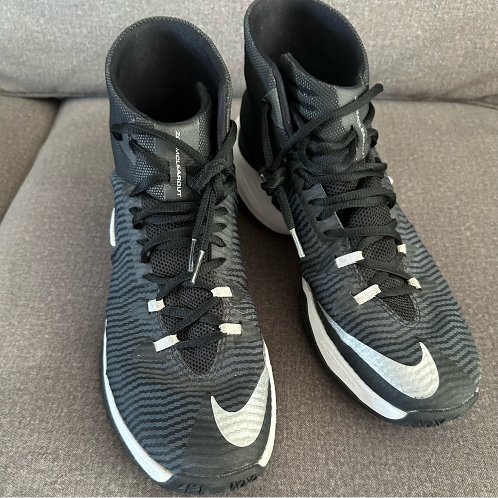 Nike Zoom Men’s Basketball Sneakers Black/White size 10 1/2 - LIKE NEW⭐️